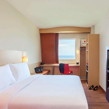 Ibis Manado City Center Boulevard Экстерьер фото