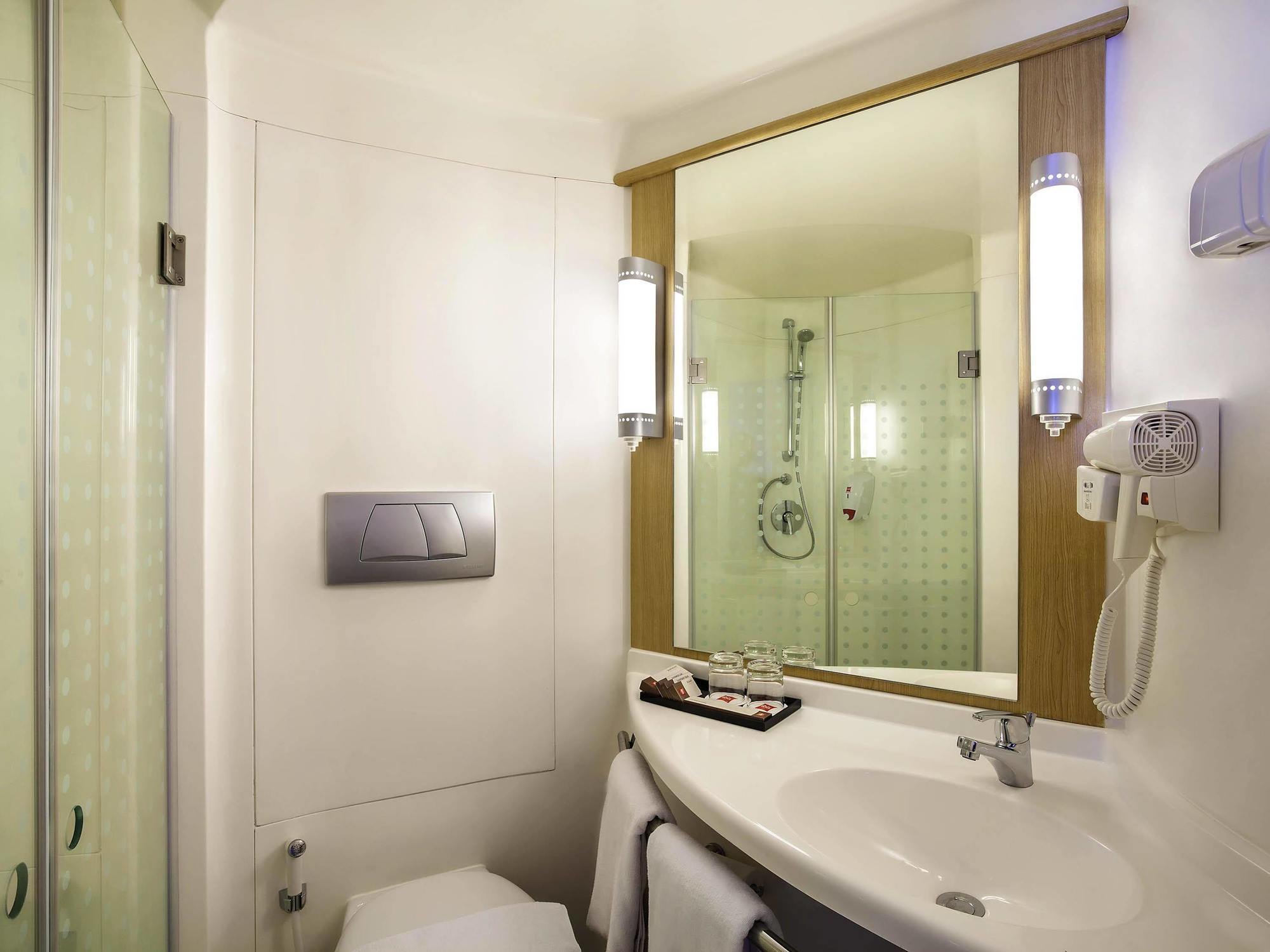Ibis Manado City Center Boulevard Экстерьер фото